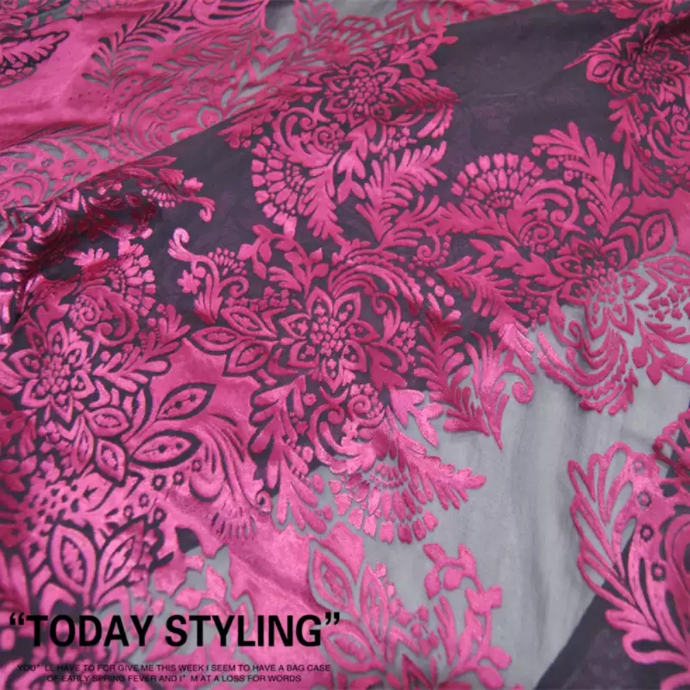 Robe Silk Women - Modevolle grote roze bloemenprint, elegante, ademende