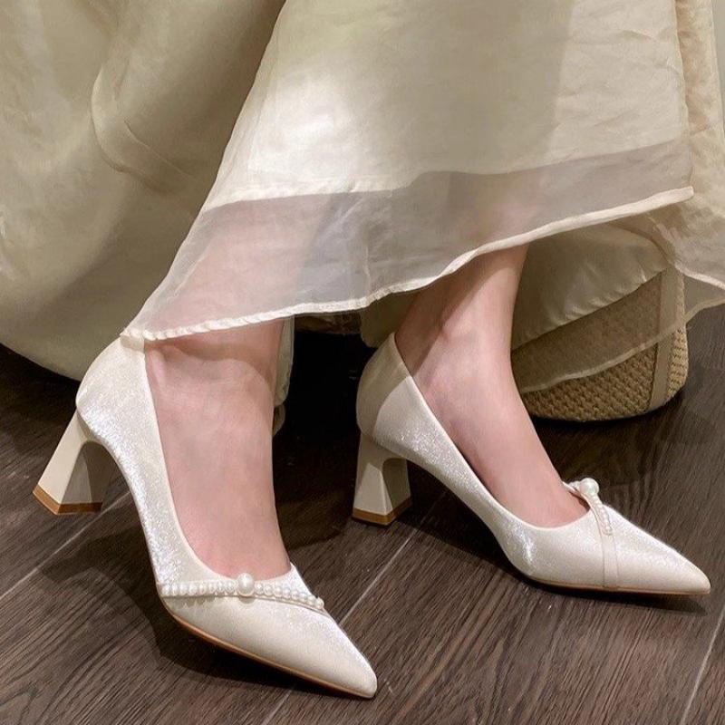Elegante pumps met parelversie - Slip Dress Satin recensie en prijs