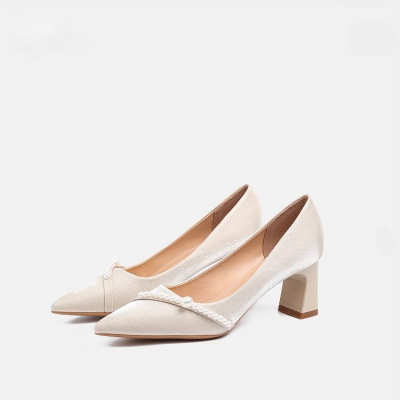 Elegante pumps met parelversie - Slip Dress Satin recensie en prijs
