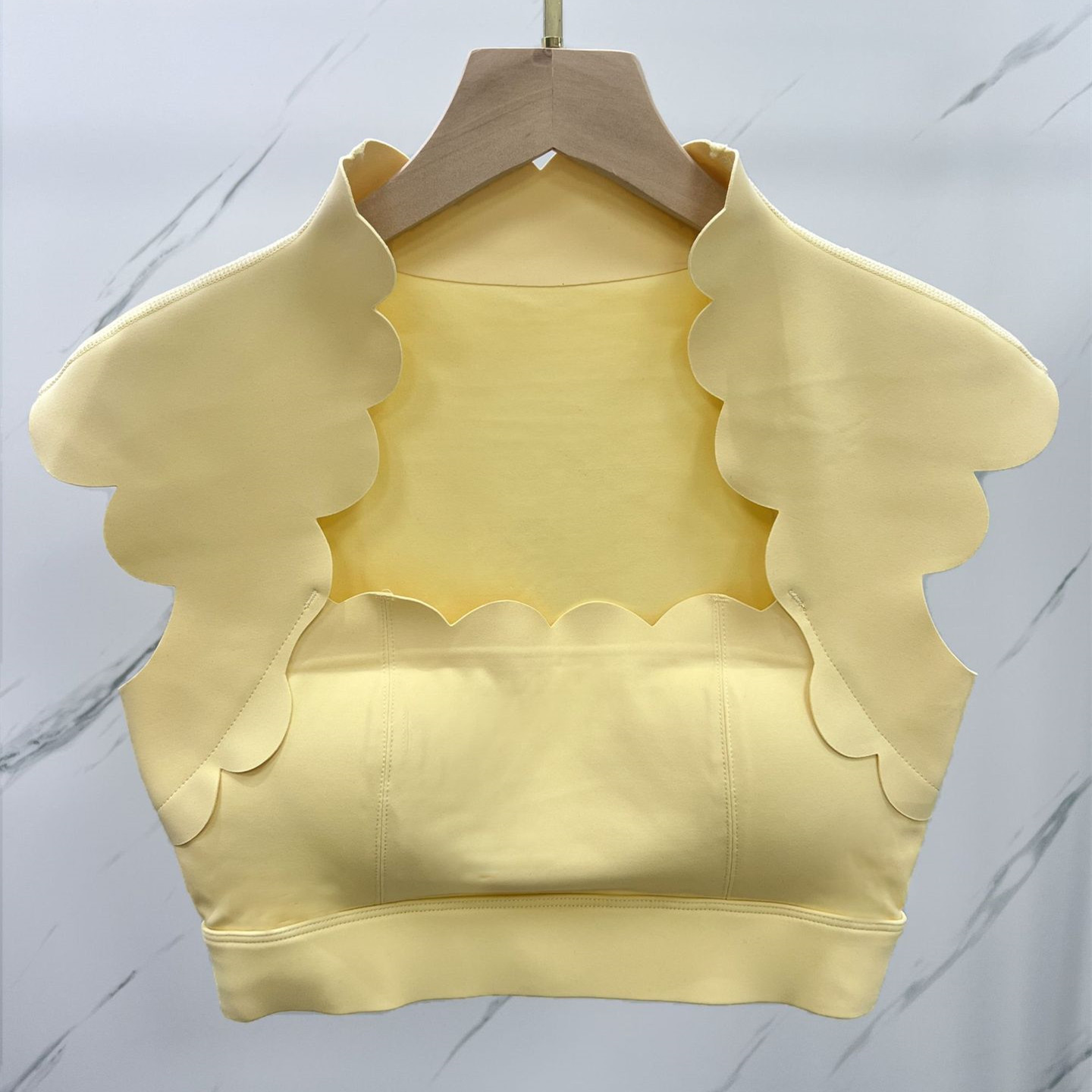 Sportbeha met golvende rand vo - Sports Bra High Impact recensie en prijs